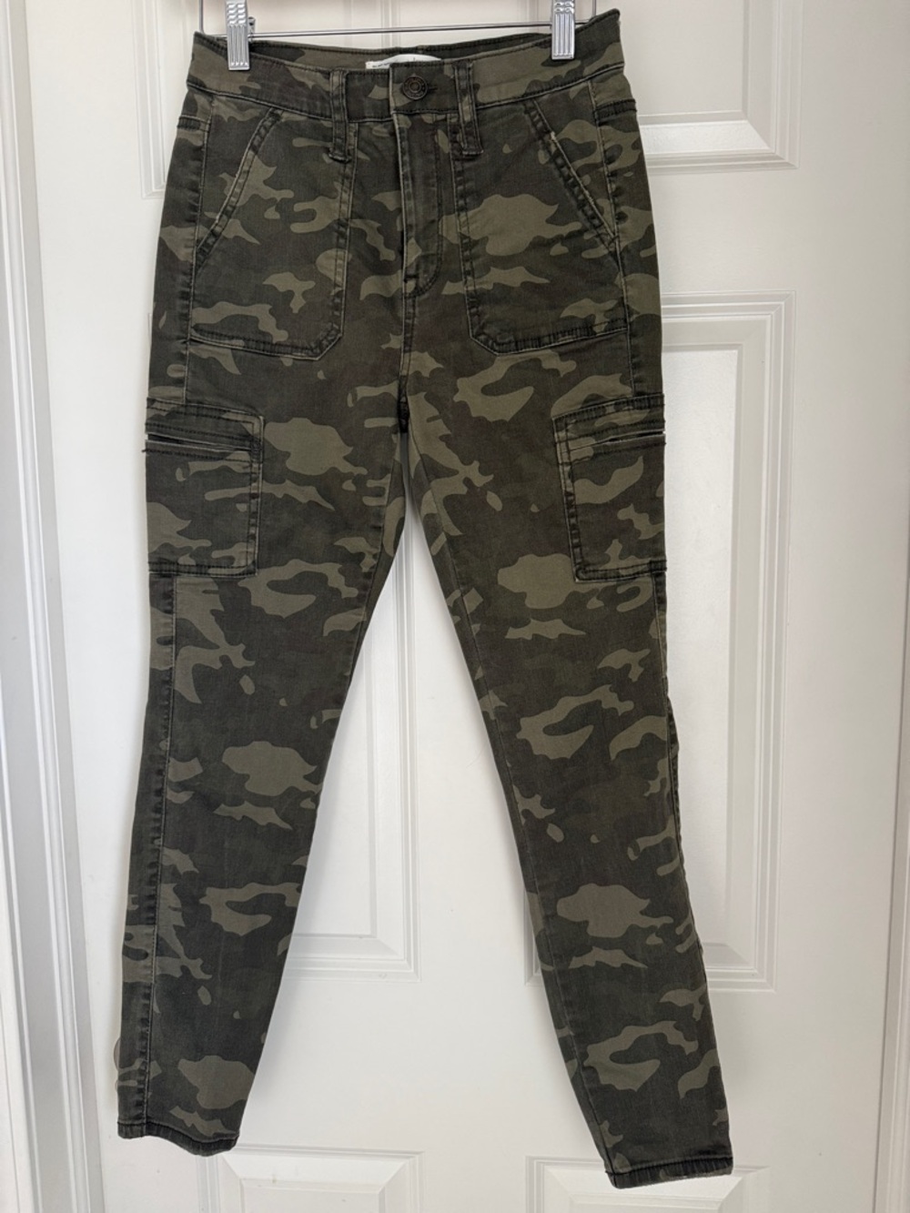 Mudd Women's Cargo Camo Skinny Jeans in Olive & Dark Green